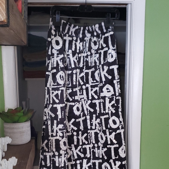 Alice+ Olivia Tic Tox Exclusive - Picture 4 of 4